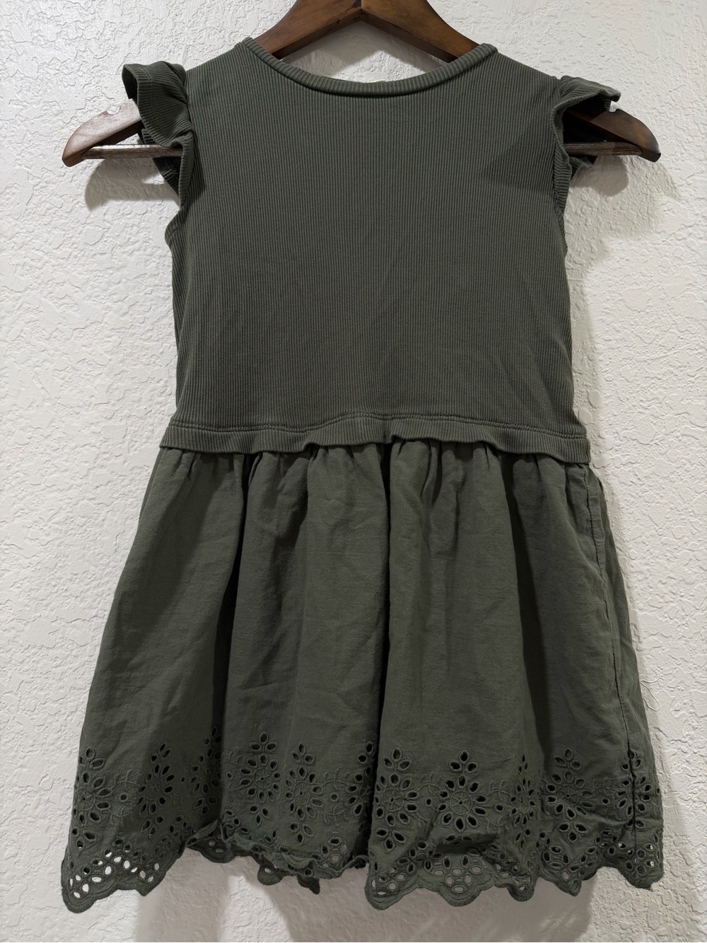 Baby Gap Toddler Eyelet Dress Size 5 - Picture 8 of 8